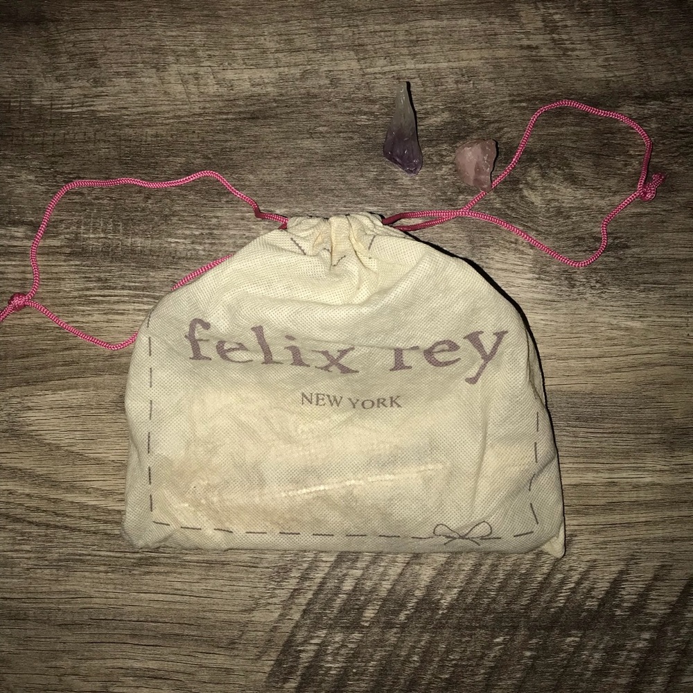 Felix Rey- NEW YORK- Clutch.